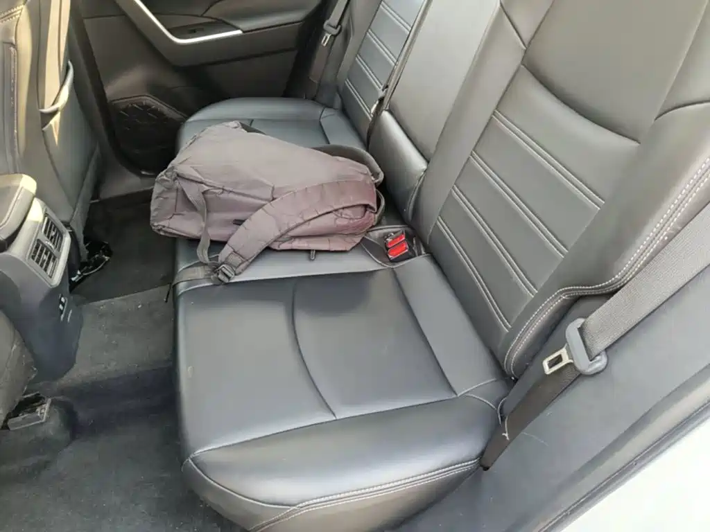 Toyota RAV4 — миниатюра 17
