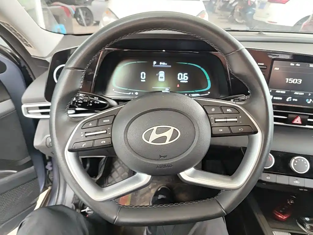 Hyundai Elantra — миниатюра 11