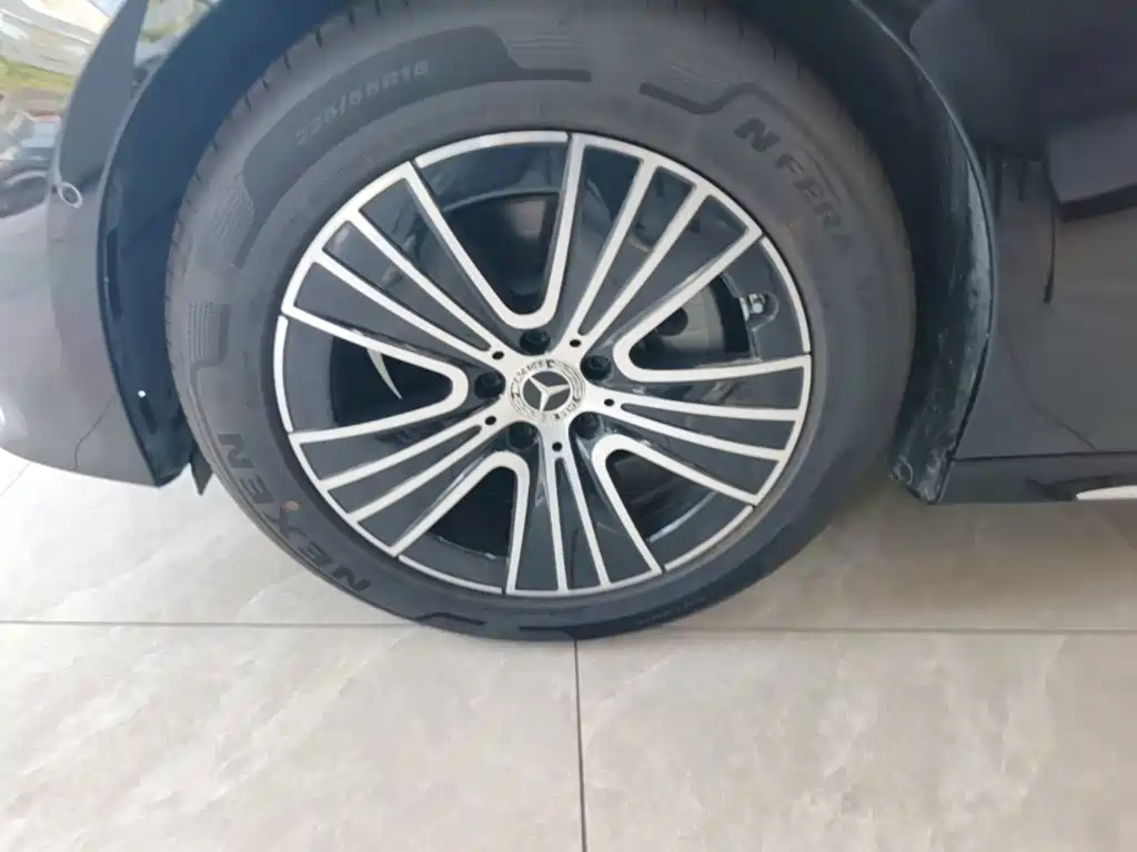 Mercedes-Benz E-Class — миниатюра 23
