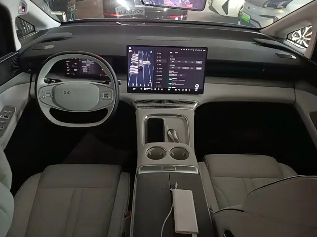 XPeng X9 — миниатюра 10