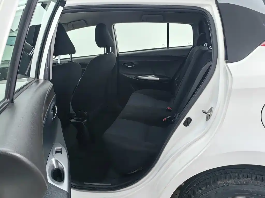 Toyota Yaris L — миниатюра 15