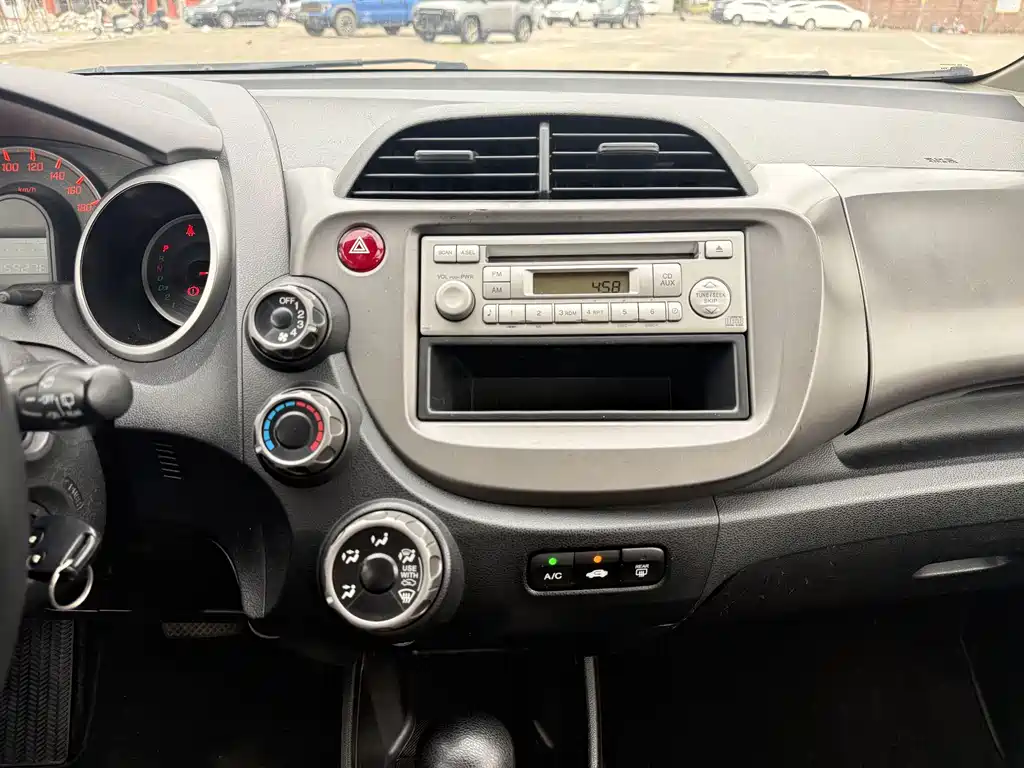 Honda Fit — миниатюра 10