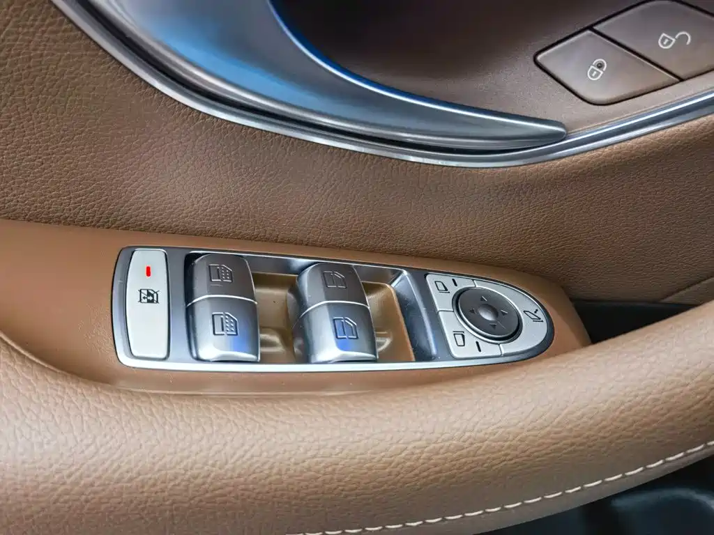 Mercedes-Benz E-Class — миниатюра 36
