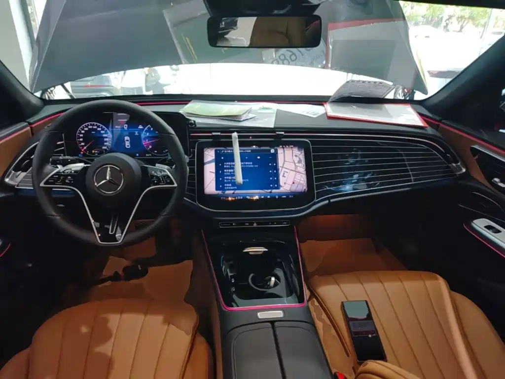 Mercedes-Benz E-Class — миниатюра 10