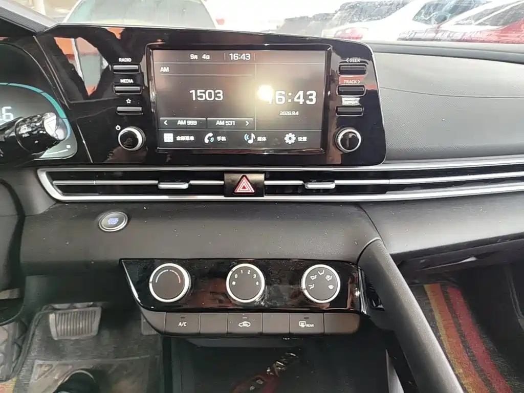 Hyundai Elantra — миниатюра 13