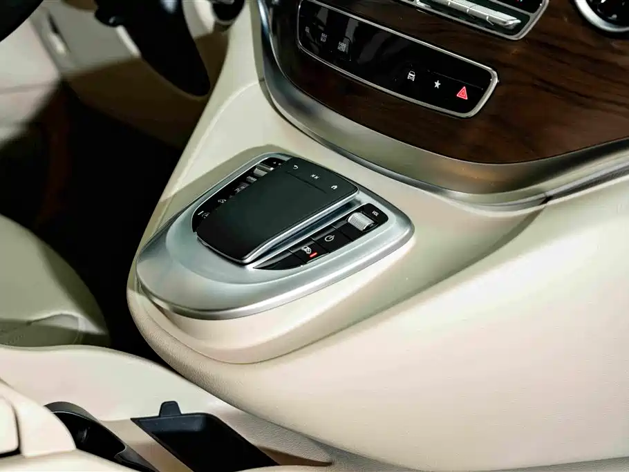Mercedes-Benz V-Class — миниатюра 23