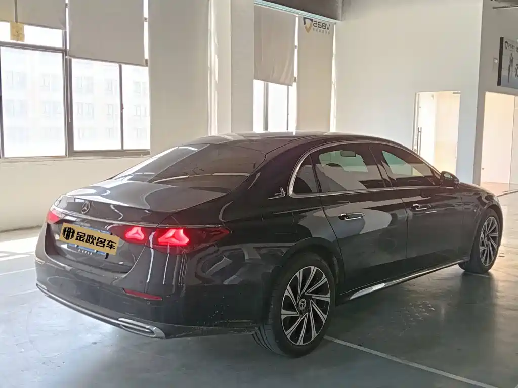 Mercedes-Benz E-Class — миниатюра 9