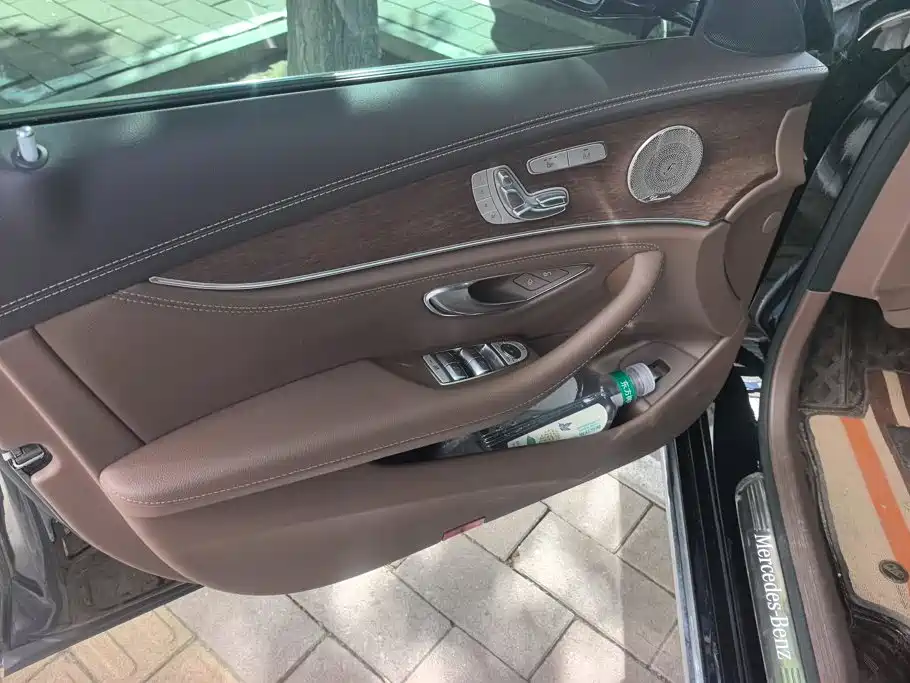 Mercedes-Benz E-Class — миниатюра 7