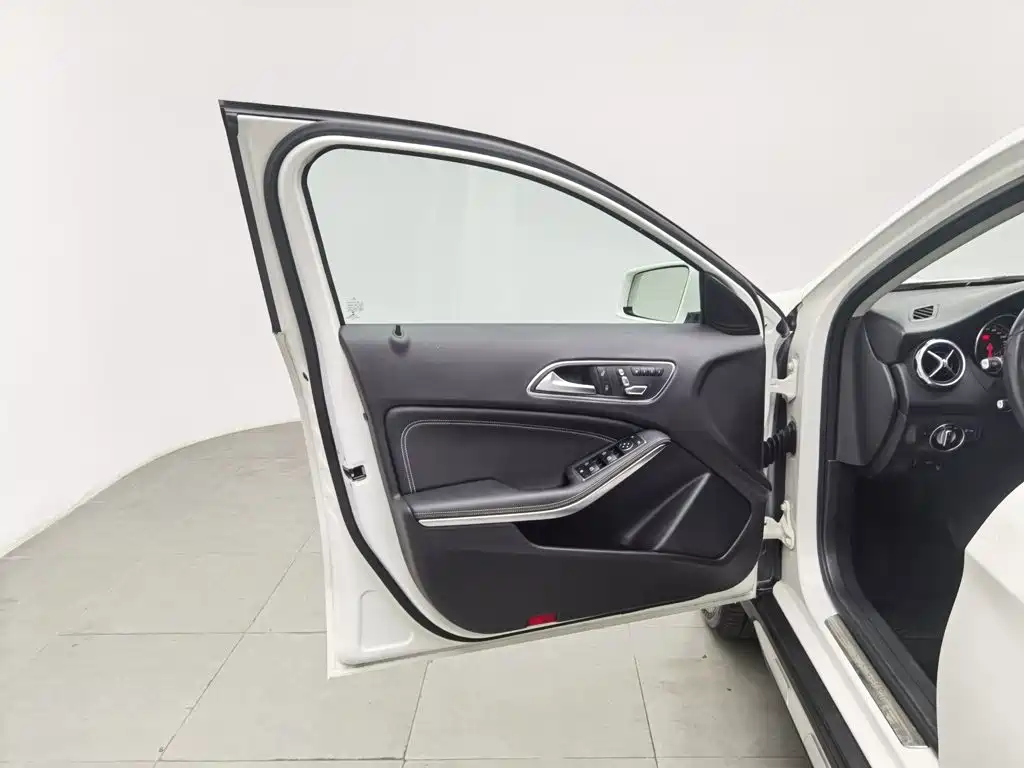 Mercedes-Benz GLA — миниатюра 8