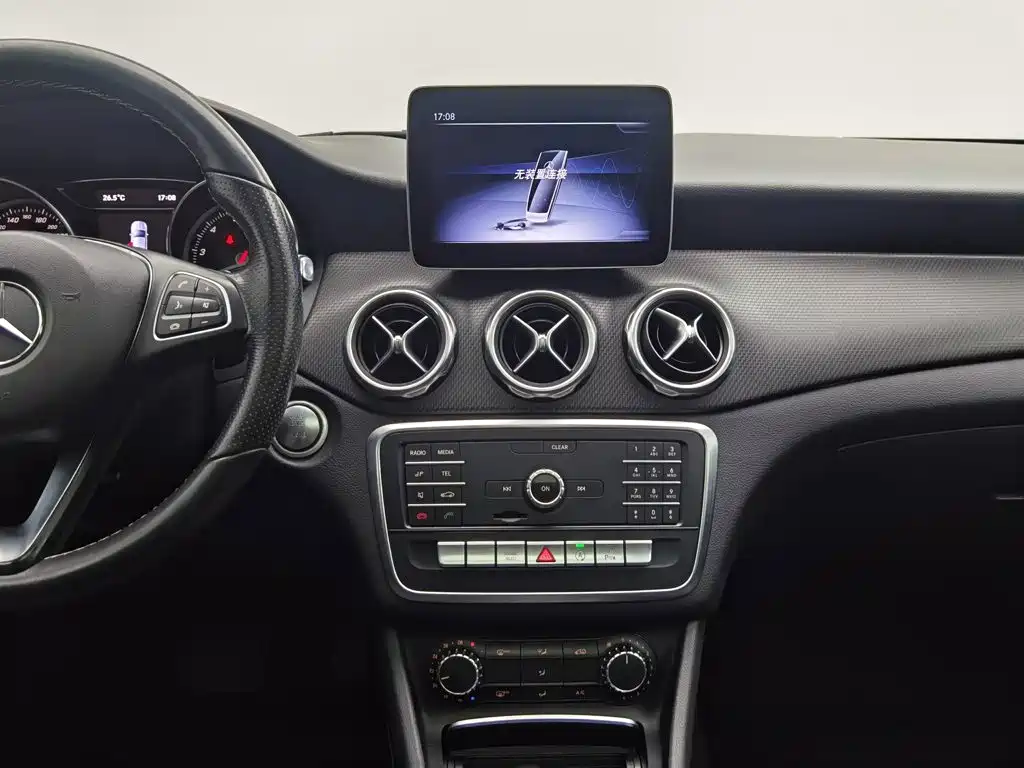 Mercedes-Benz GLA — миниатюра 12