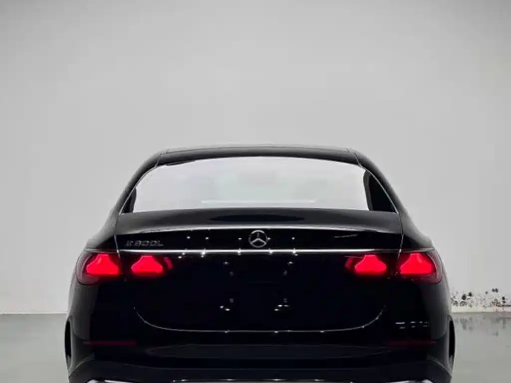 Mercedes-Benz E-Class — миниатюра 18