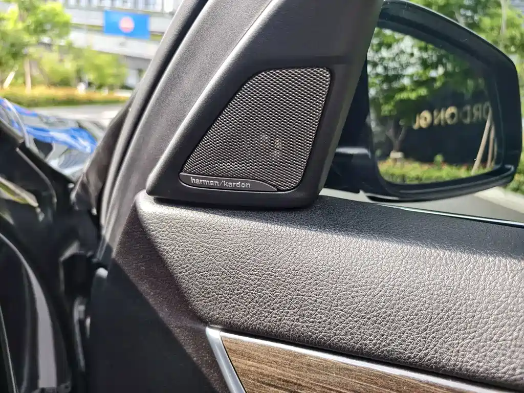 BMW 5 Series New Energy — миниатюра 13