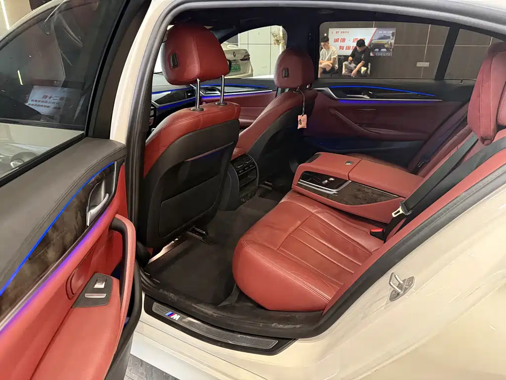 BMW 5 Series — миниатюра 4