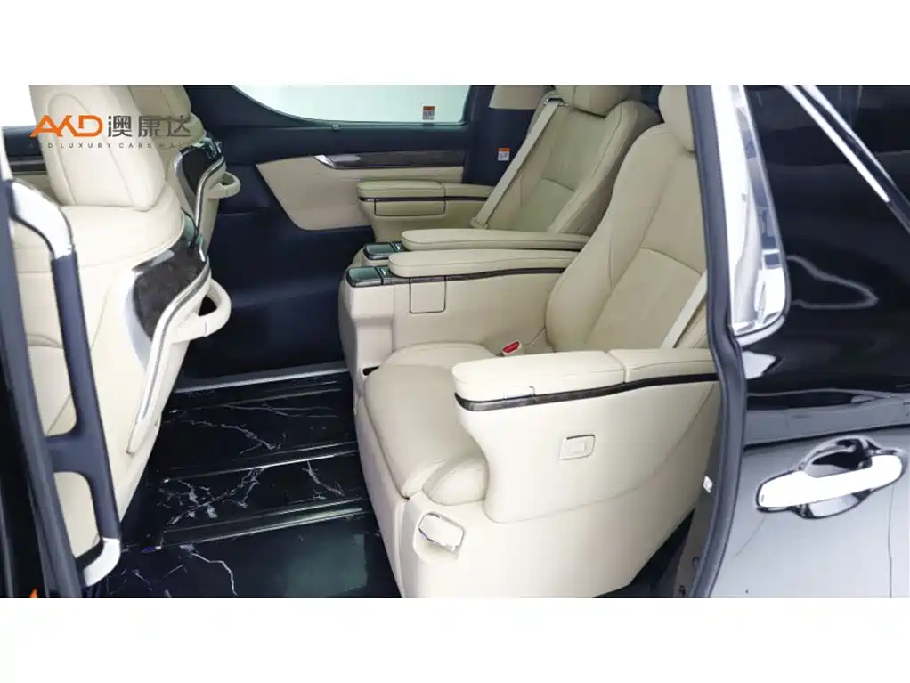 Toyota Alphard — миниатюра 7