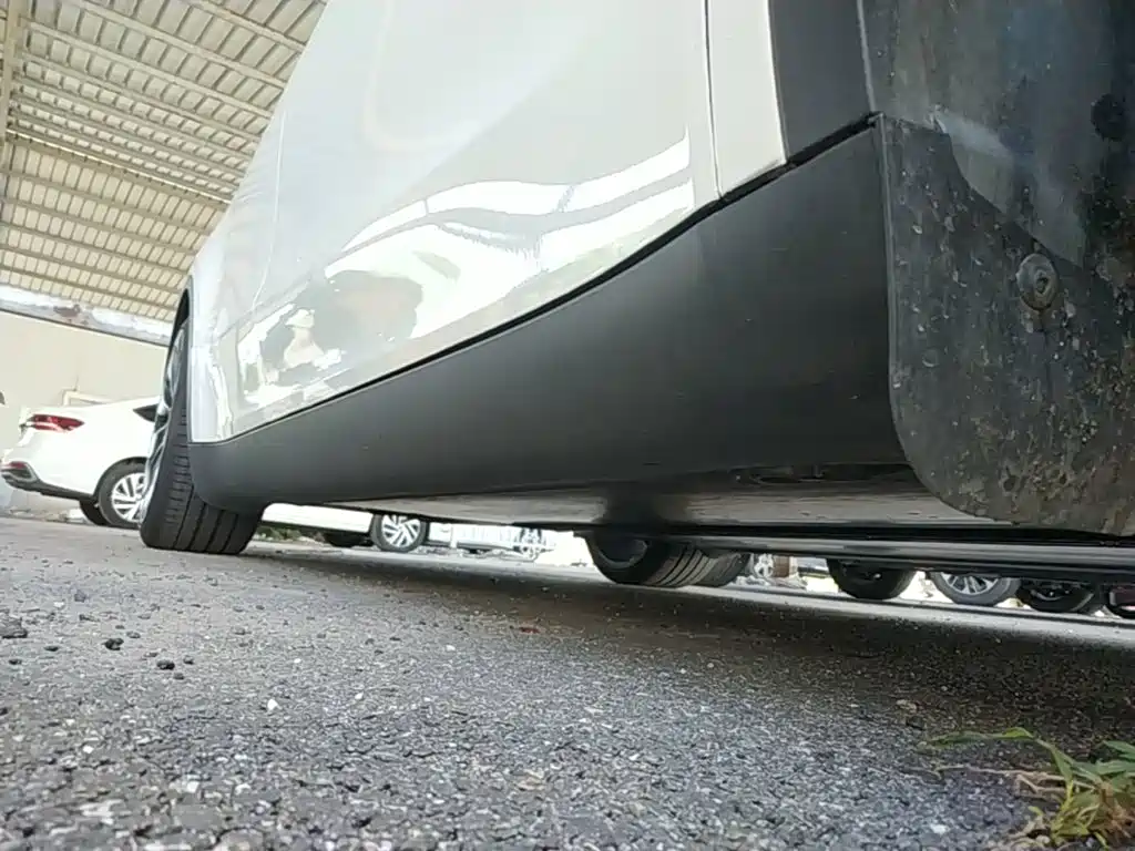 Tesla Model Y — миниатюра 21