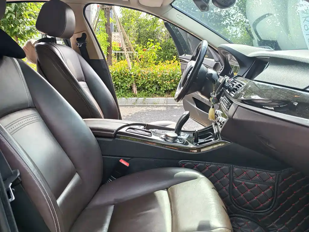BMW 5 Series New Energy — миниатюра 11