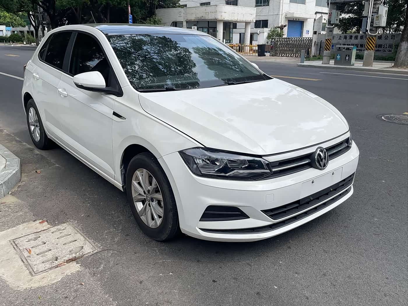 Volkswagen Polo 1.5 л 2021 г. Белый, пробег 41000 км