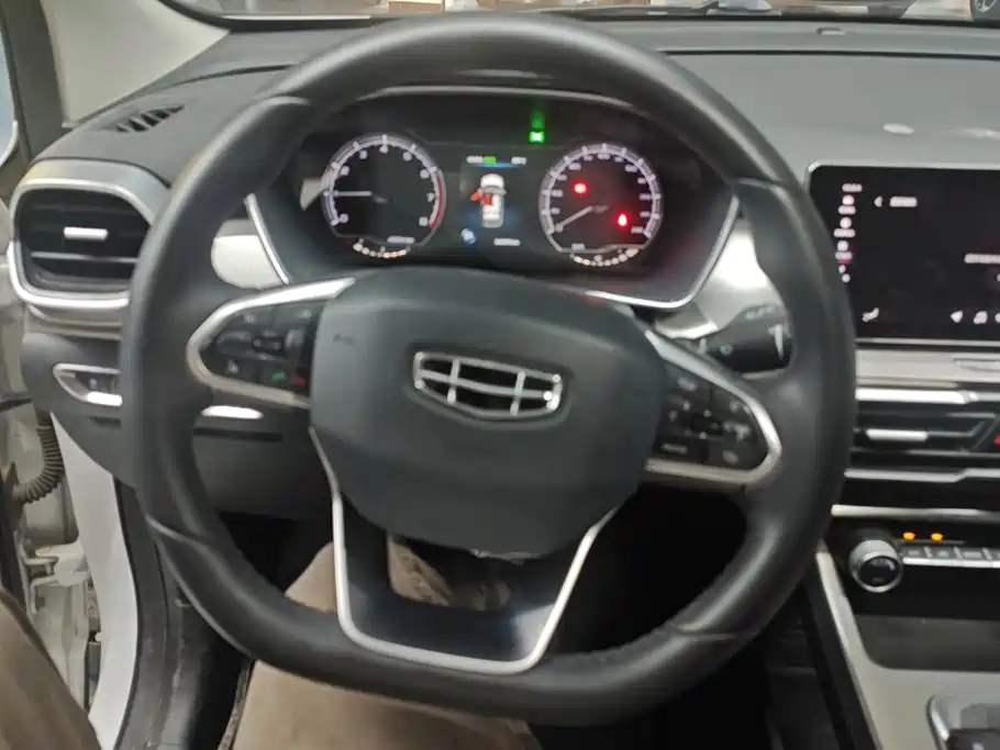 Geely Binyue — миниатюра 15