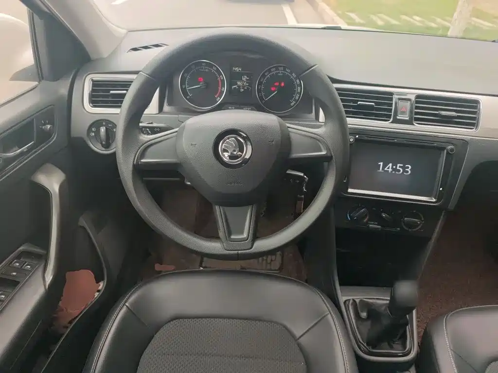 Skoda Rapid Spaceback — миниатюра 3