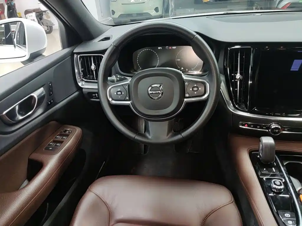 Volvo S60 PHEV — миниатюра 11