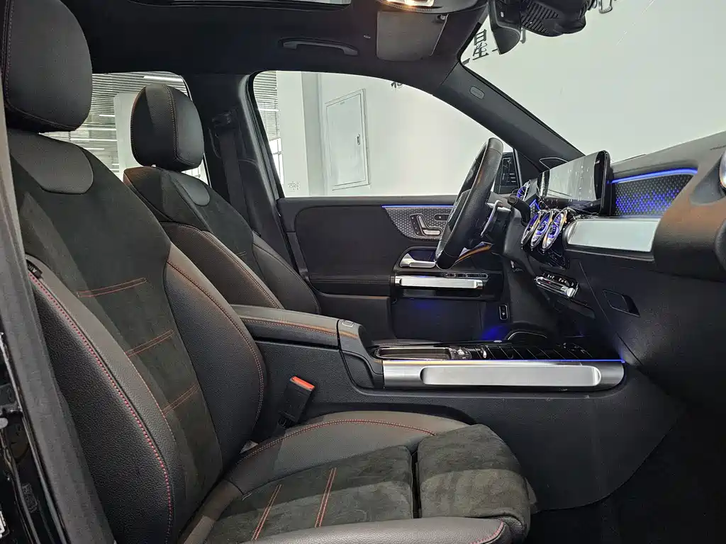 Mercedes-Benz GLB AMG — миниатюра 13