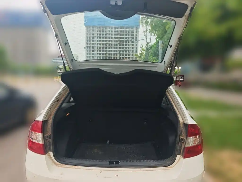 Skoda Rapid Spaceback — миниатюра 10