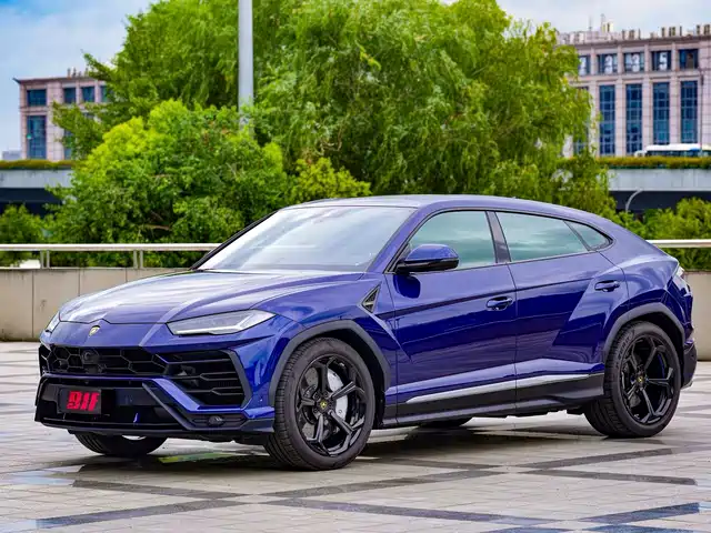 LAMBORGHINI URUS 2019