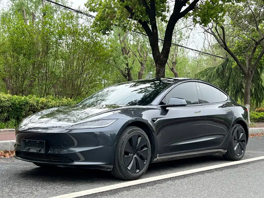 Tesla Model 3 2024