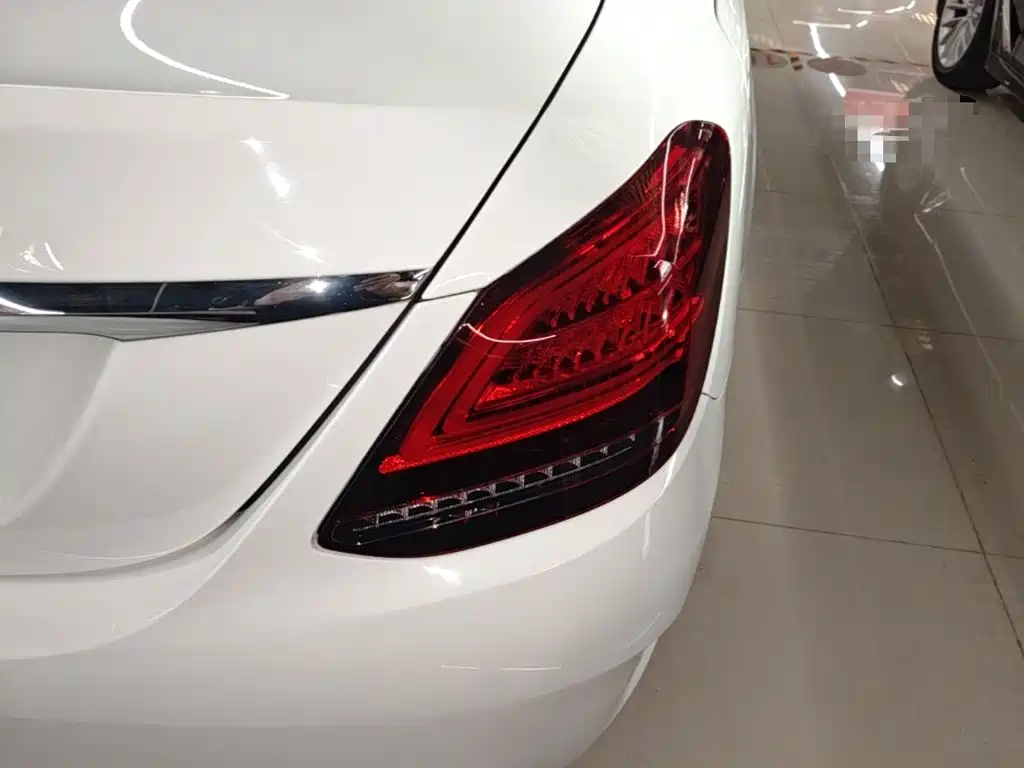 Mercedes-Benz C-Class — миниатюра 8