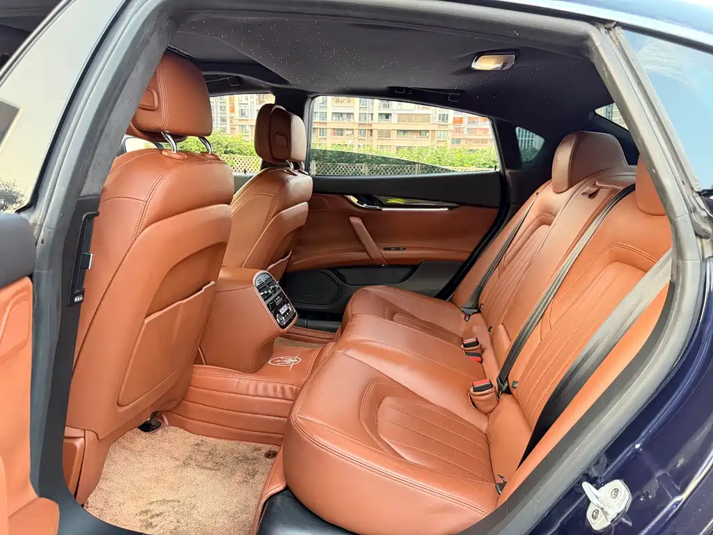 Maserati Quattroporte — миниатюра 10