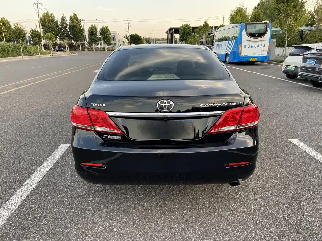 Toyota Camry — миниатюра 5