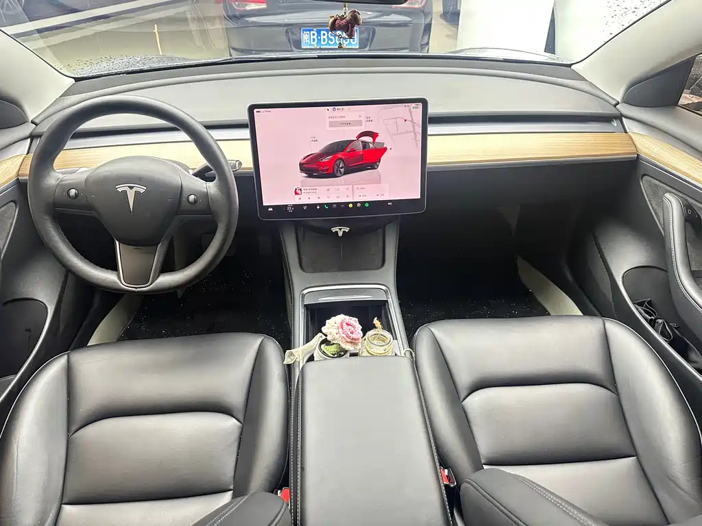 Tesla Model 3 — миниатюра 4