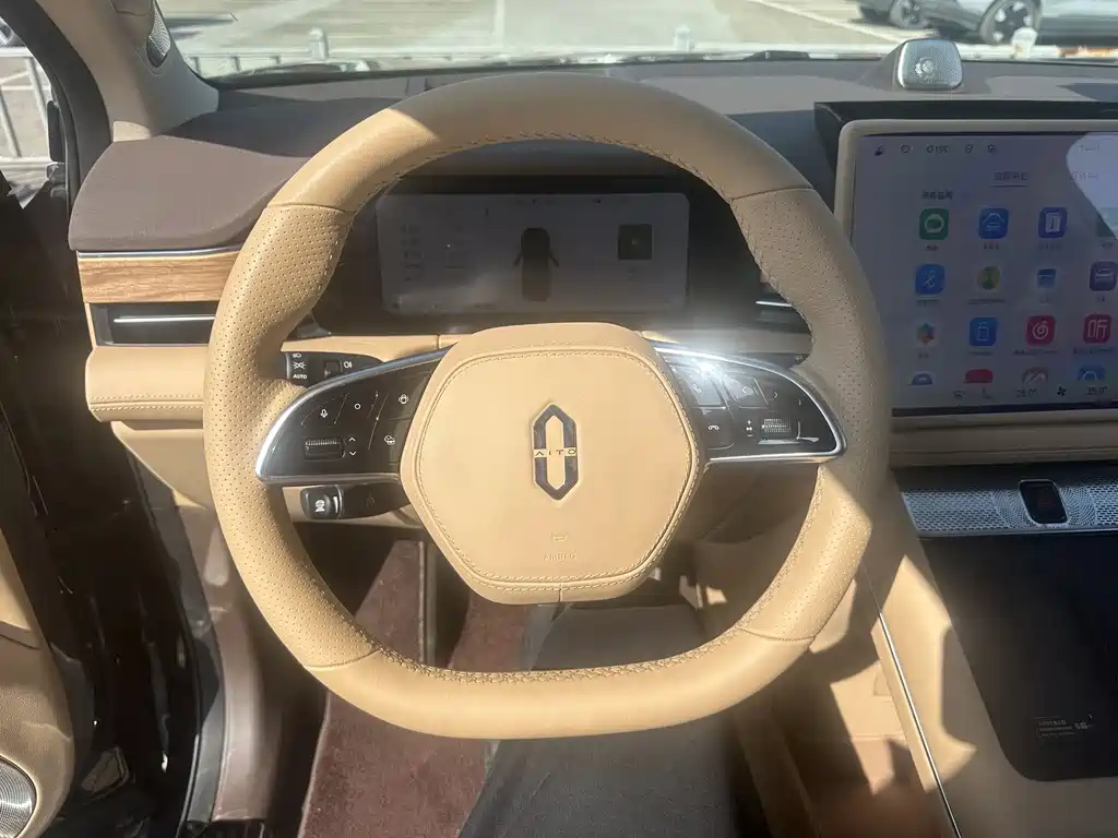 AITO ASK THE WORLD M7