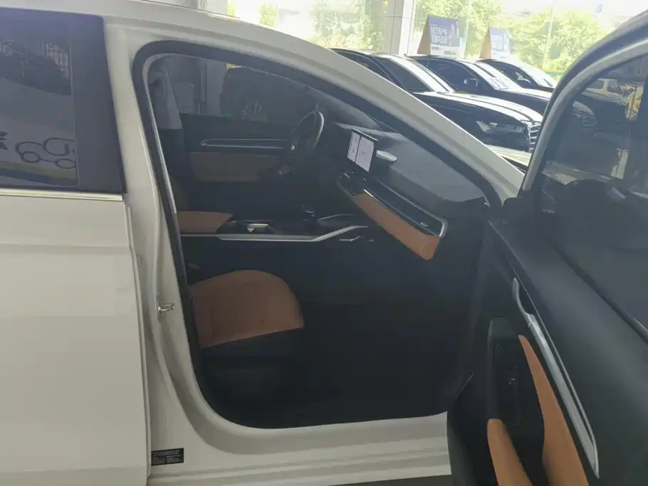 Geely Emgrand — миниатюра 8
