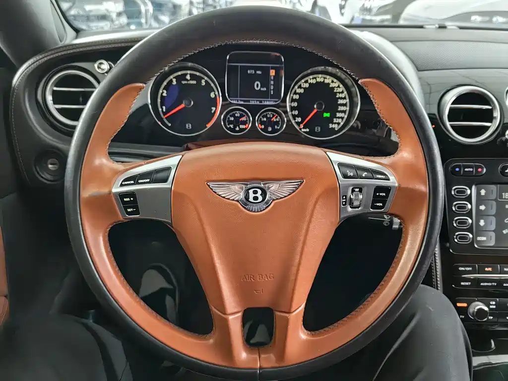 Bentley Flying Spur 2010 6.0T мест