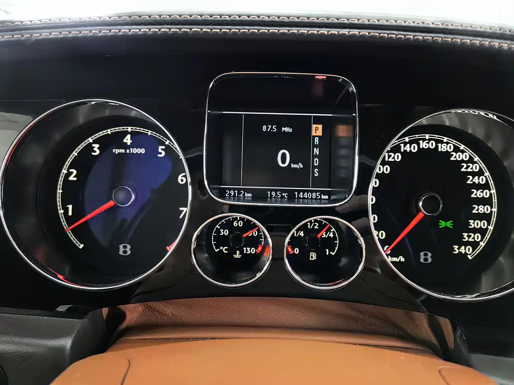 Bentley Flying Spur 2010 6.0T мест