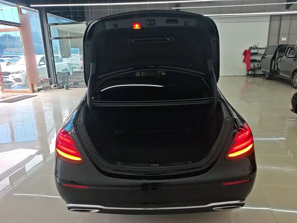Mercedes-Benz E-Class — миниатюра 19