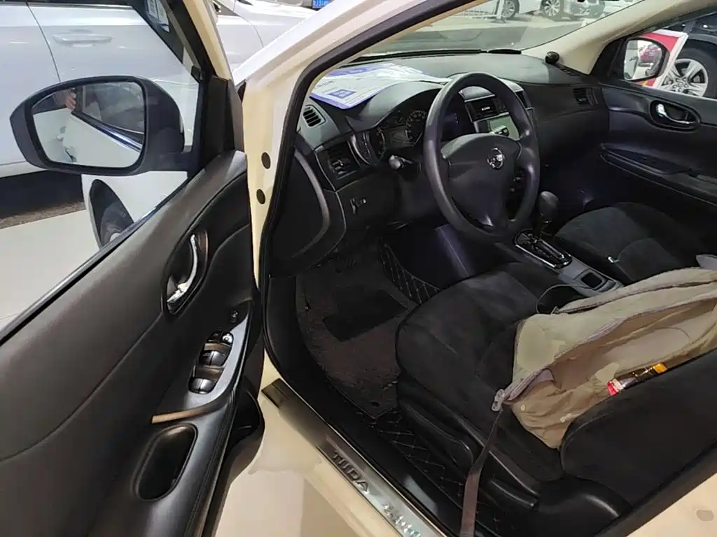 Nissan Tiida — миниатюра 16