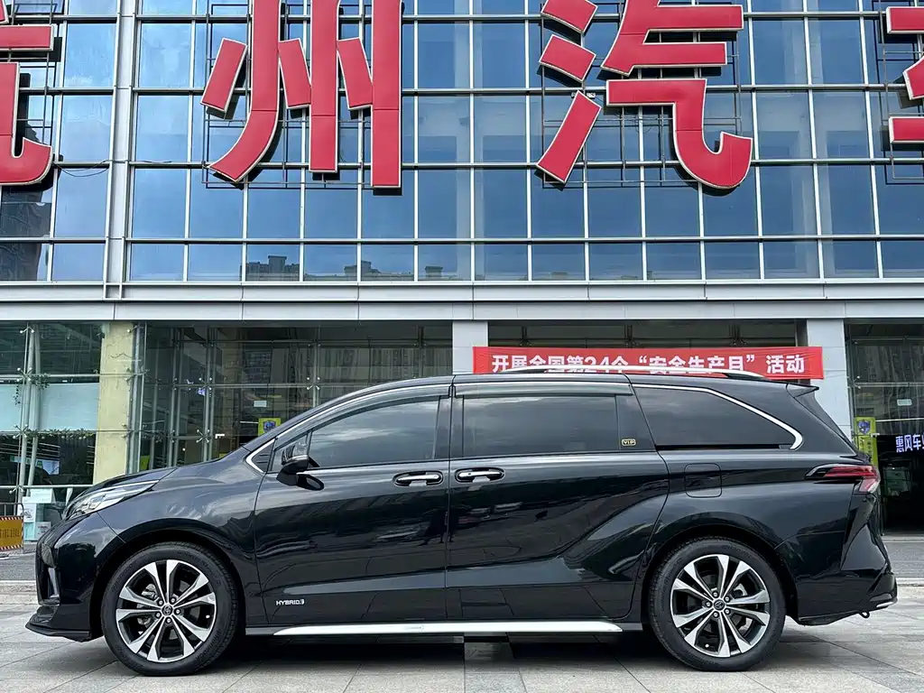 Toyota Granvia 2.5L Hybrid Flagship VIP Edition, фото 4
