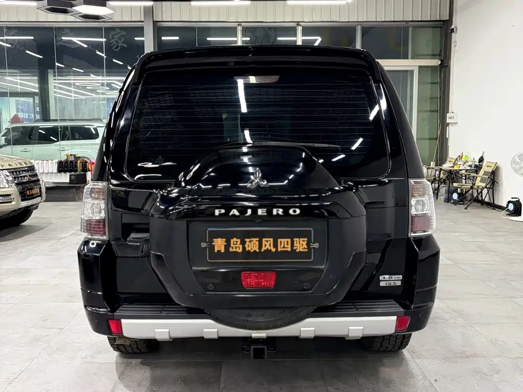 Mitsubishi Pajero (Import) — миниатюра 4