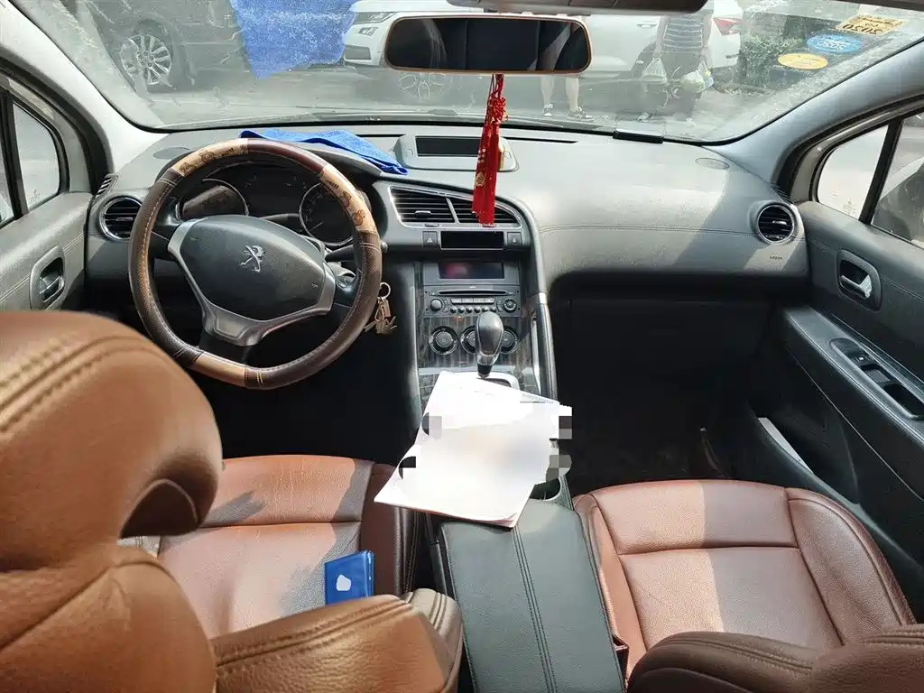 Peugeot 3008 2015 2.0L AT
