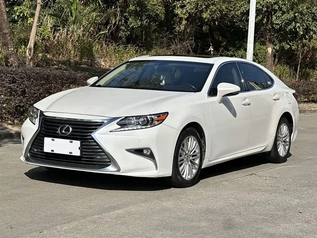 Lexus ES 2016