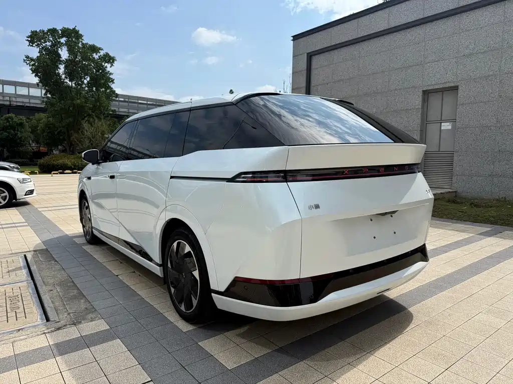 XPeng X9 — миниатюра 17