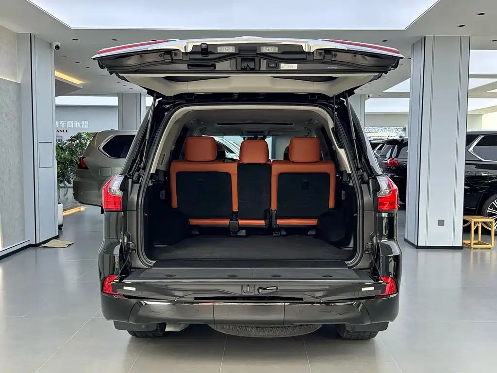 Lexus LX 570 Dynamic Luxury Edition, фото 9
