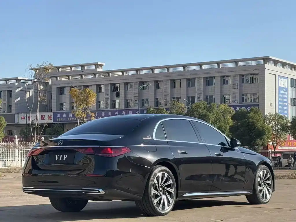 Mercedes-Benz E-Class — миниатюра 9