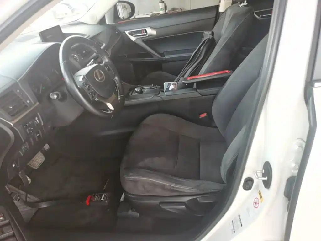 Lexus CT — миниатюра 15