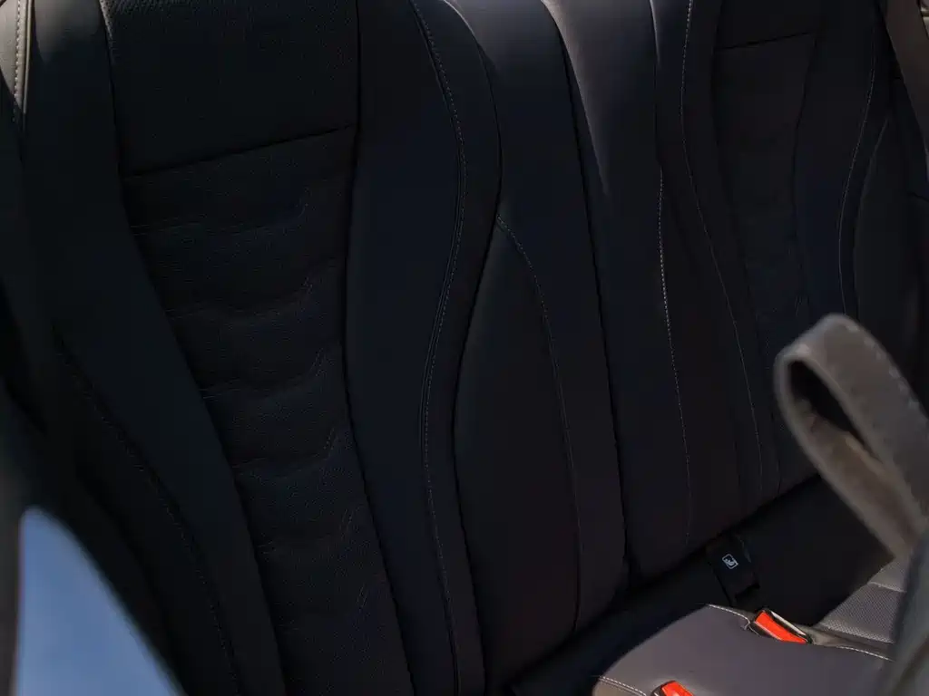 BMW 8 Series — миниатюра 8