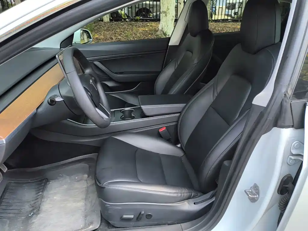 Tesla Model 3 — миниатюра 15