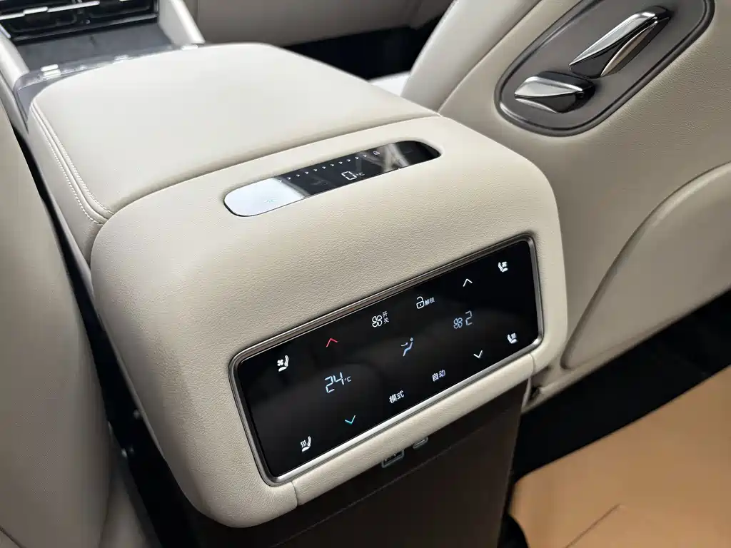 BYD Tang L — миниатюра 17