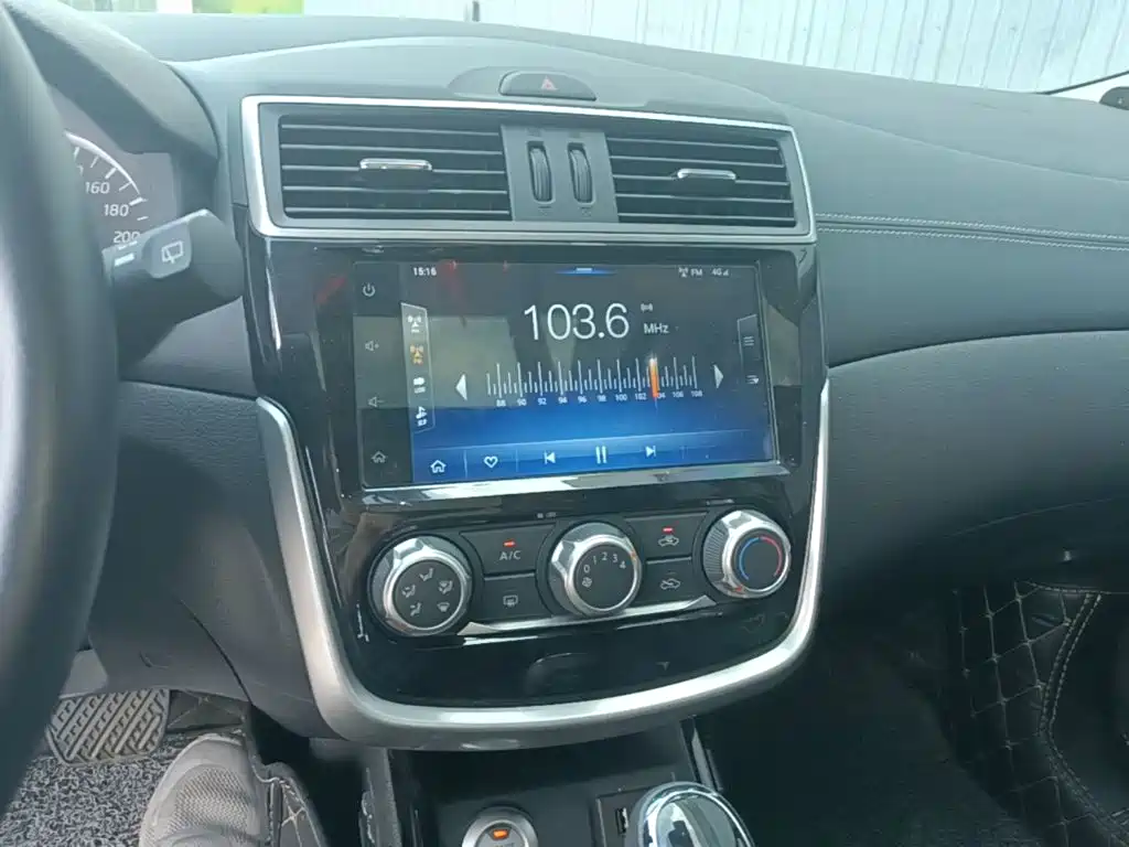 Nissan Tiida — миниатюра 13